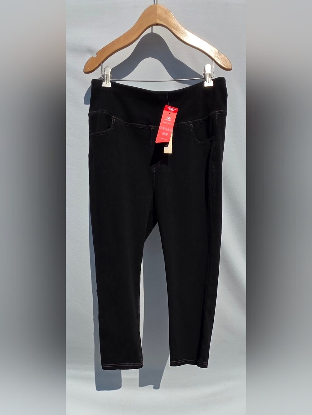 Black Ewedoos Size L Cropped Pull-On Capri Leggings NWT